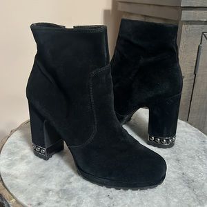 Karl Lagerfeld Lenore black suede side zip ankle boots block heel embellished 9M
